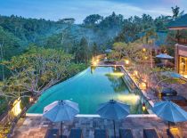 Villa Bukit Naga, Piscina con vistas